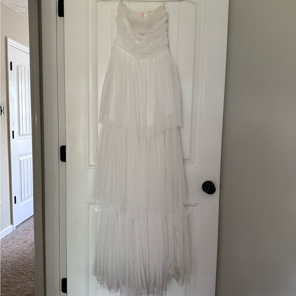 Elegant White Strapless Gown